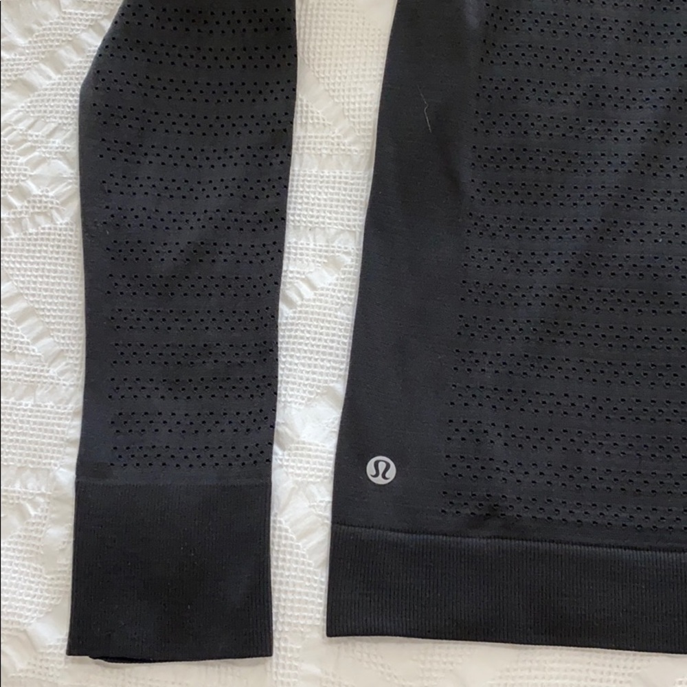 Lululemon Breeze by Long Sleeve Squad - Size 6